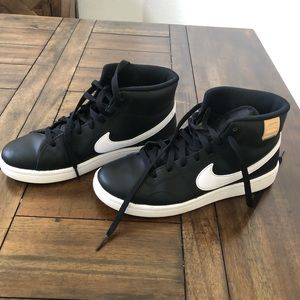 BLACK NIKE WOMEN BLAZERS